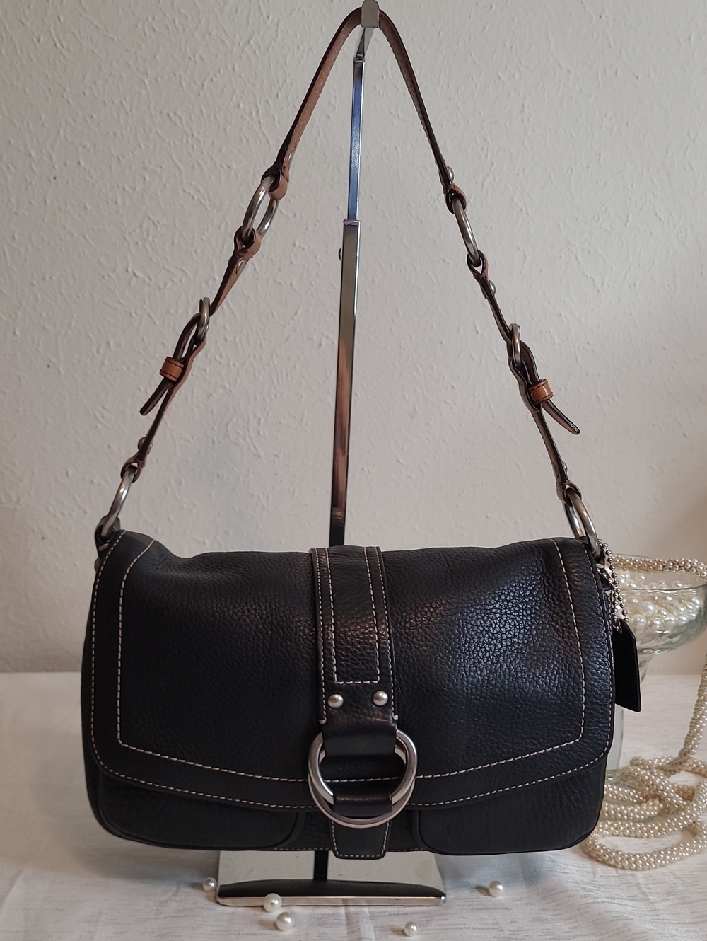 Coach Y2K Chelsea Black Leather Shoulder Bag great condition with hang tag
